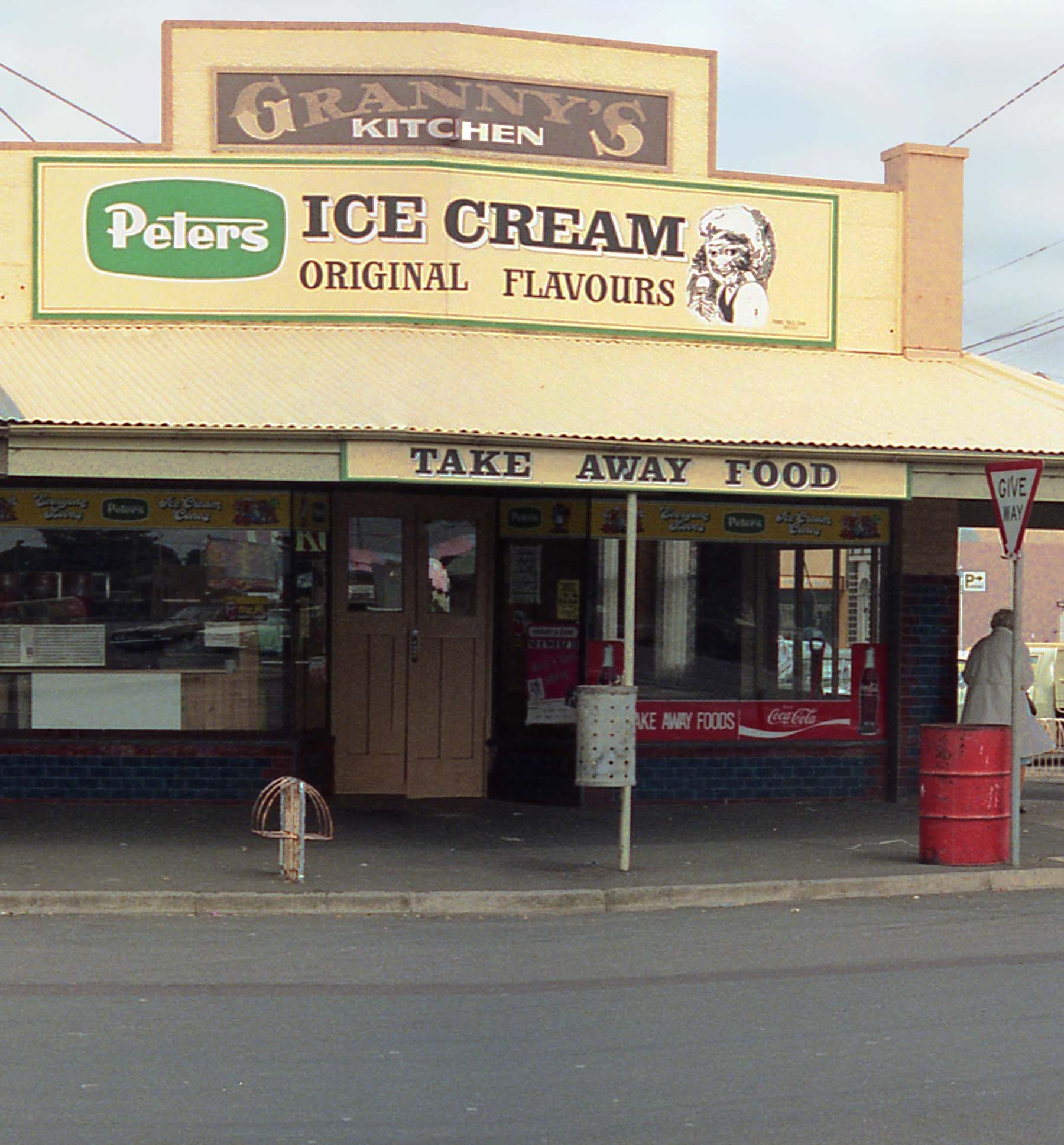 View of one of the many shops at Port Fairy along Sackville Street.